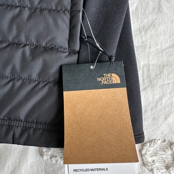 The North Face Black Quilted Women's Vest Large NWT New - Picture 4 of 5